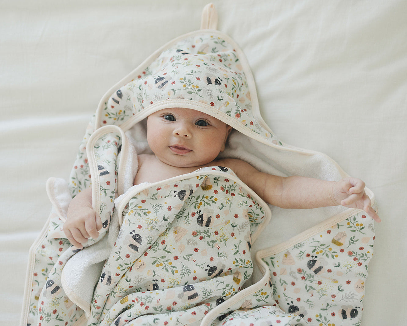 Hooded-Towel-Set-Bumble-Bees-2